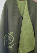 Shawl with Celtic Motif